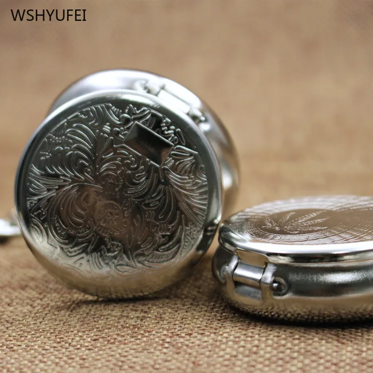 

1 Pcs New arrival stainless steel embossed round pocket ashtray with lid portable metal ashtray with key ring pocket ashtray