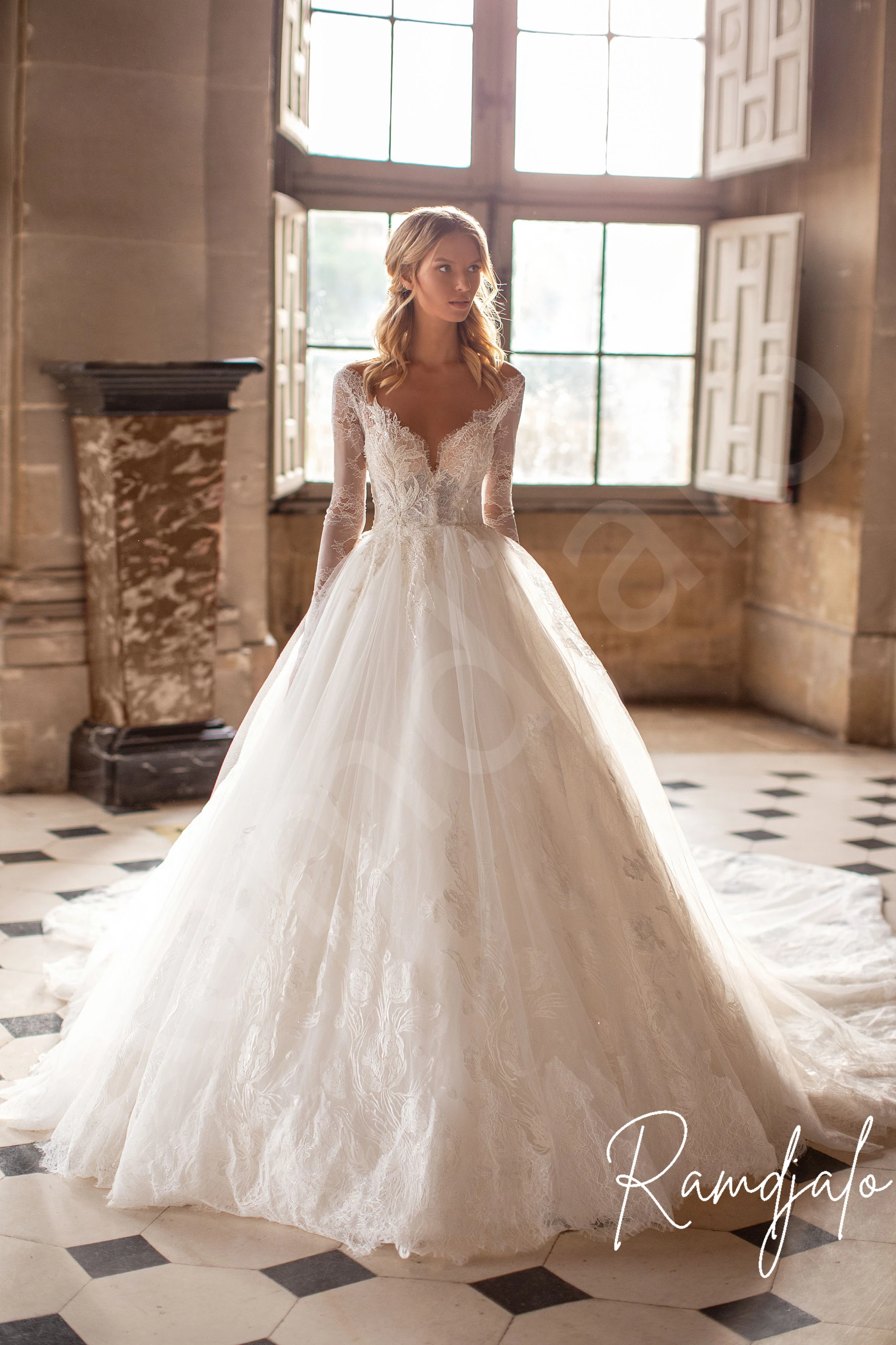 

2021 Wedding Dresses Tulle A Line V Neck Lace Long Sleeves Chapel Train Buttons V-Shaped Back Church Vestidos De Novia Spring