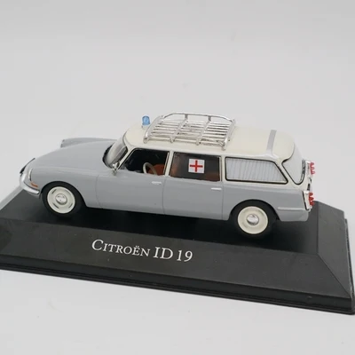 1:43 ID19 Diecast Alloy Ambulance Car Model Simulation Retro Classic Metal Vehicle Model Toys Collection Artwork for Fans of Car