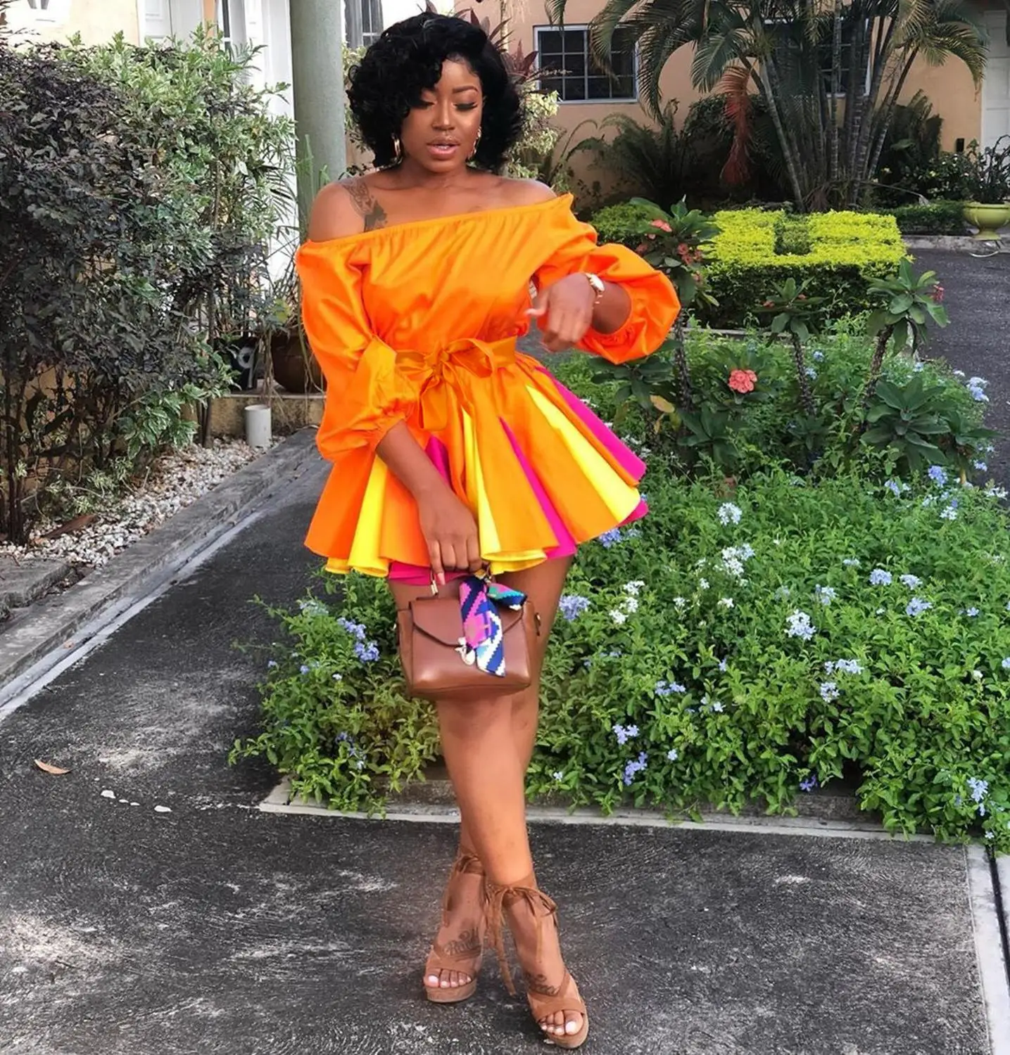 Новое Стильное модное оранжевое короткое платье со шнуровкой и высокой талией