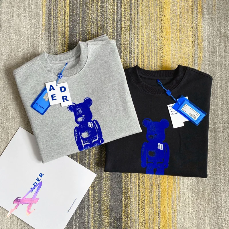 

Hoodies & Sweatshirts