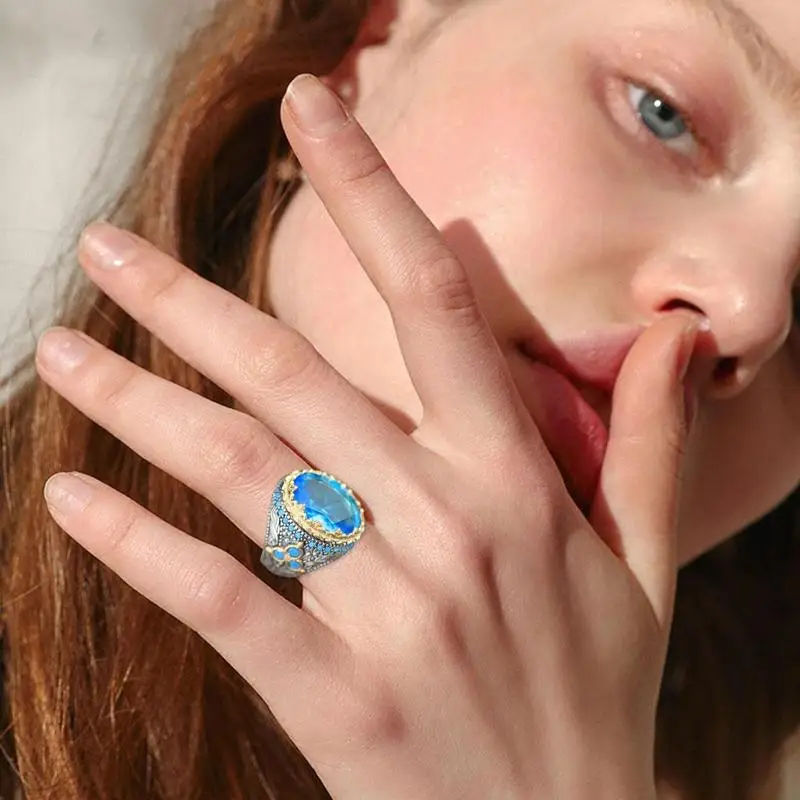

Fashion Luxury Big Sky Blue Gem Oval Women's Ring Noble Ring Ring Anniversary Jewel Lady Temperament Birthday Party Gift Cl O7K0