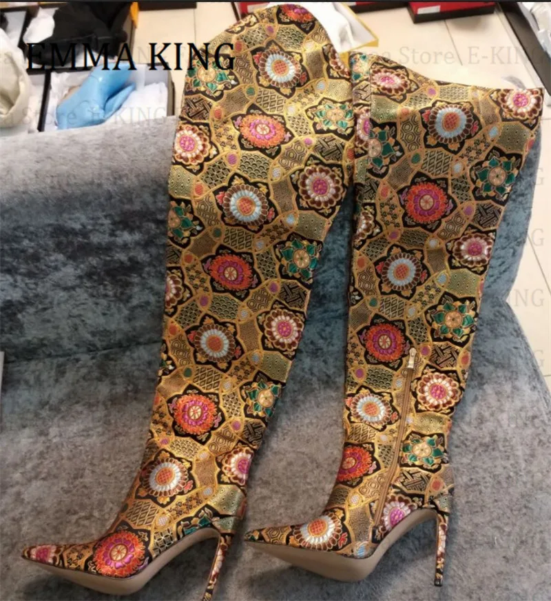 Женские сапоги с вышивкой привлекательные рыцарские острым носком на высоком