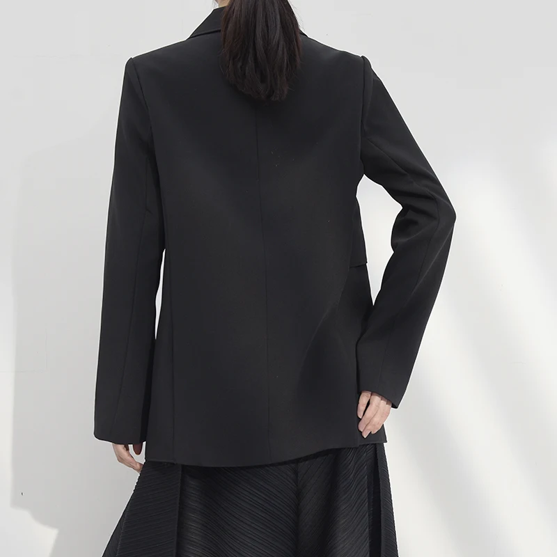 

[EAM] Women Black Button Irregular Blazer New Lapel Long Sleeve Loose Fit Jacket Fashion Tide Spring Autumn 2021 1W52101