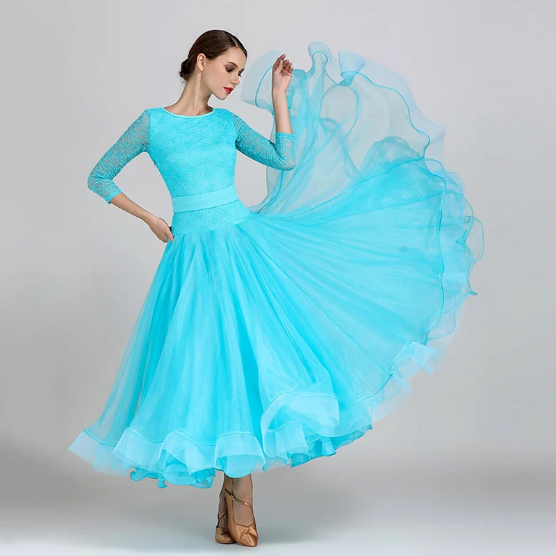 Женское платье для бальных танцев голубое с кружевными рукавами стандартное