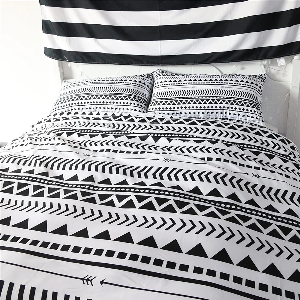 Новинка пододеяльник с треугольными полосками черного и белого цветов