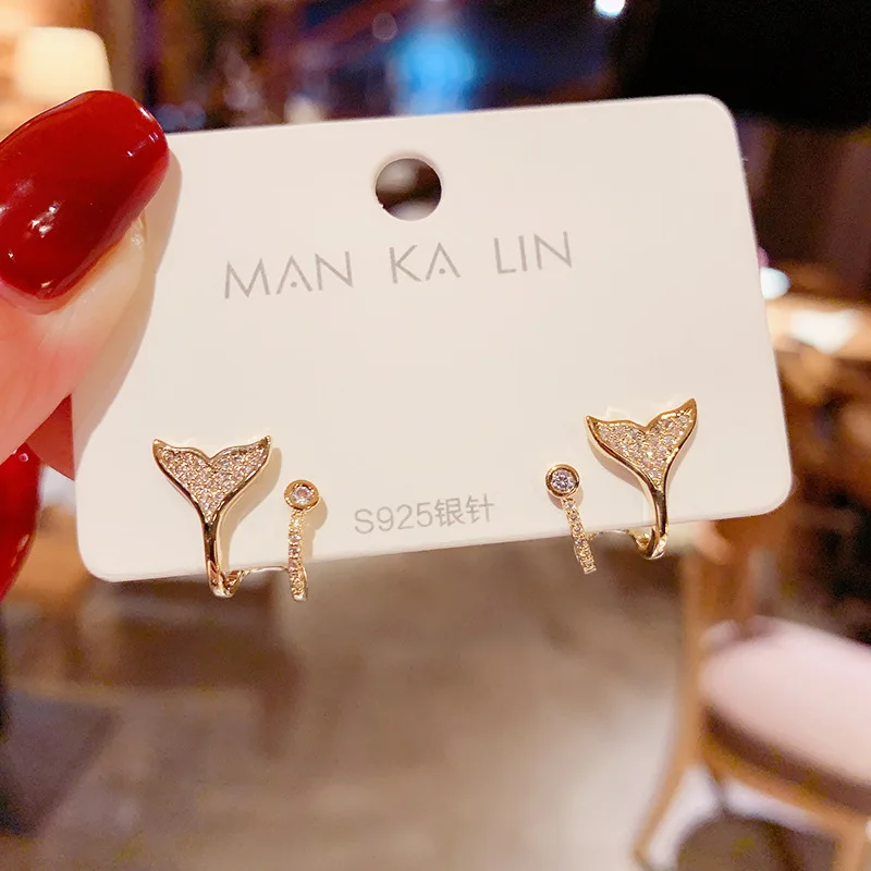 

2021 New Arrival Trendy Korean Double Crystal Fishtail Stud Earrings For Women Fashion Geometric Gold Color Metal Party