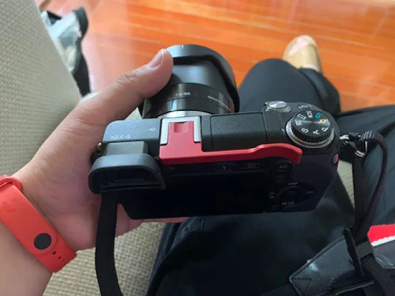 

For SONY NEX-6 Camera Aluminum Thumb-up Hand Hot Shoe Grip
