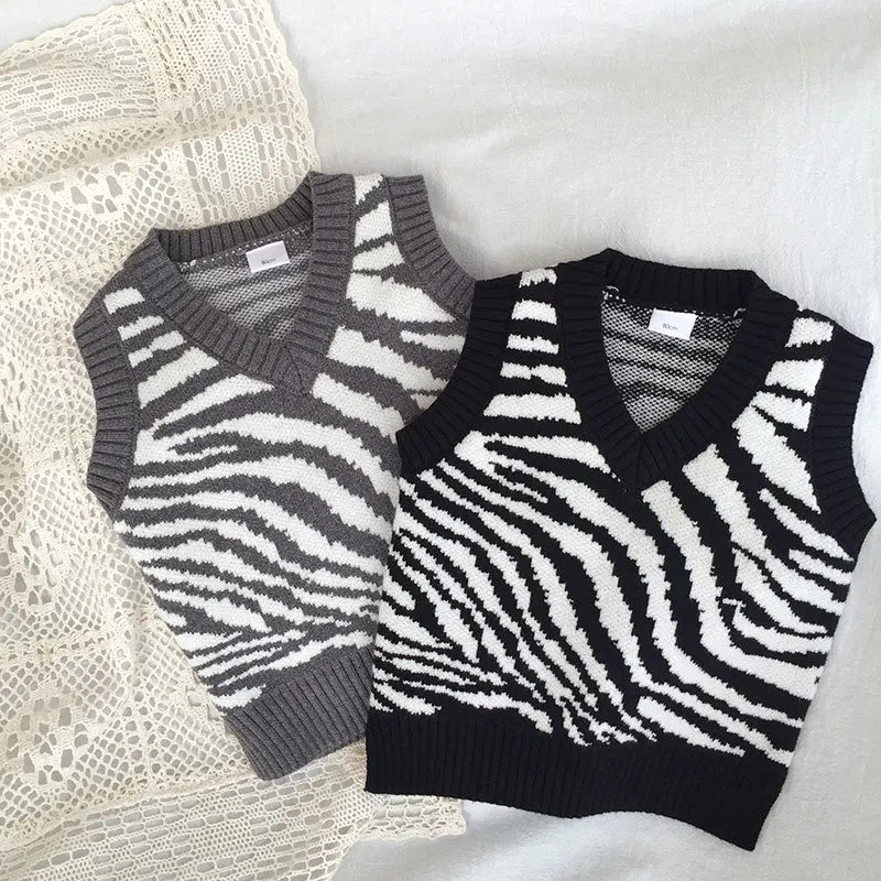 

2021 Girls Autumn V-neck Sleeveless Knit Pattern Sweater Vest Sweater Vest Baby Clothes Girl Spring & Autumn Baby Autumn Top