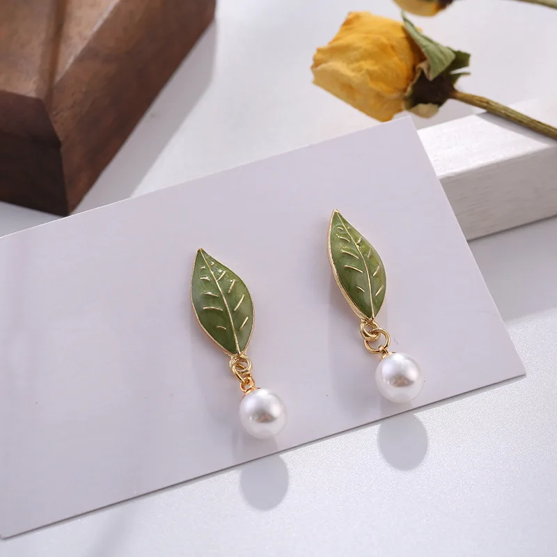 

S925 Silver Needle Sweet And Lovely Small Fresh Green Leaf Pearl Earrings Simple And Elegant Leaves Yuansufeng Earrings