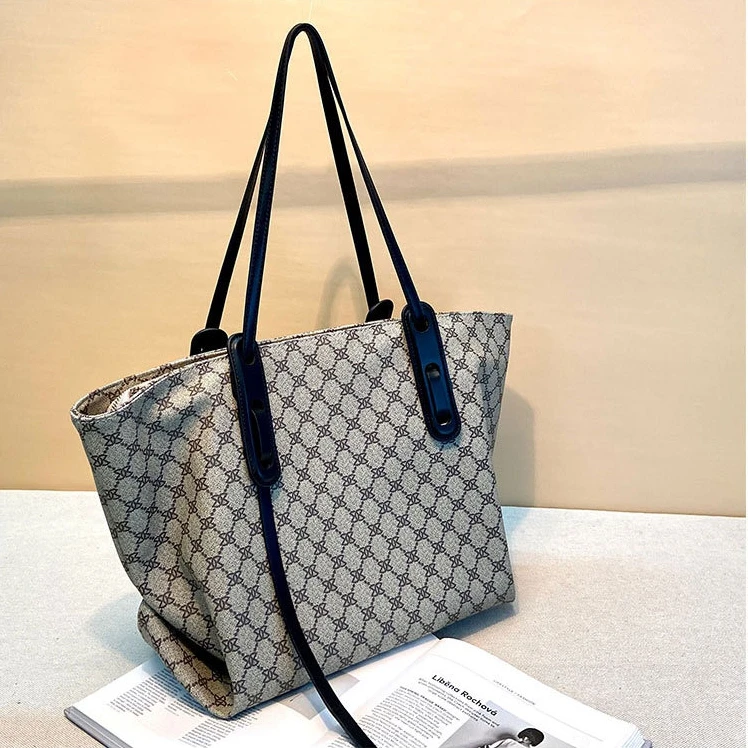 

Large Capacity Retro Classic Commuter Single Shoulder Bag Women Casual Shoulder Bag Weekenders Travel Bag
