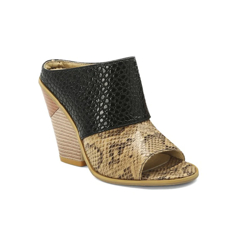 Женские сандалии на массивном высоком каблуке с открытым носком и крокодиловым