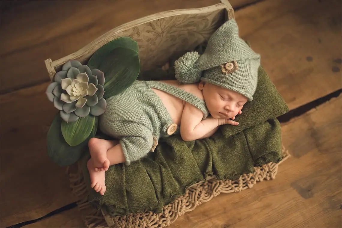 

Newborn Photography Props Posing Props Do Old Printed Small Sofa Mini Bed For Studio Children Photography Props New Type