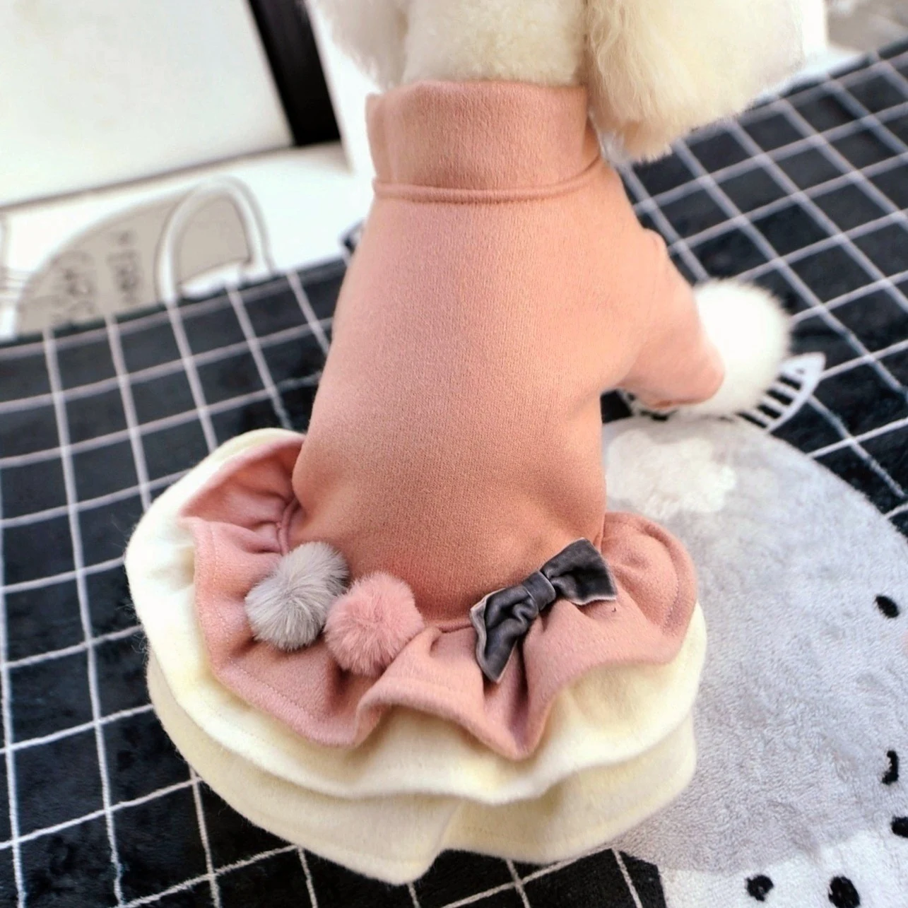 С меховыми помпонами для девочек Луки зимнее пальто маленьких собак серого и