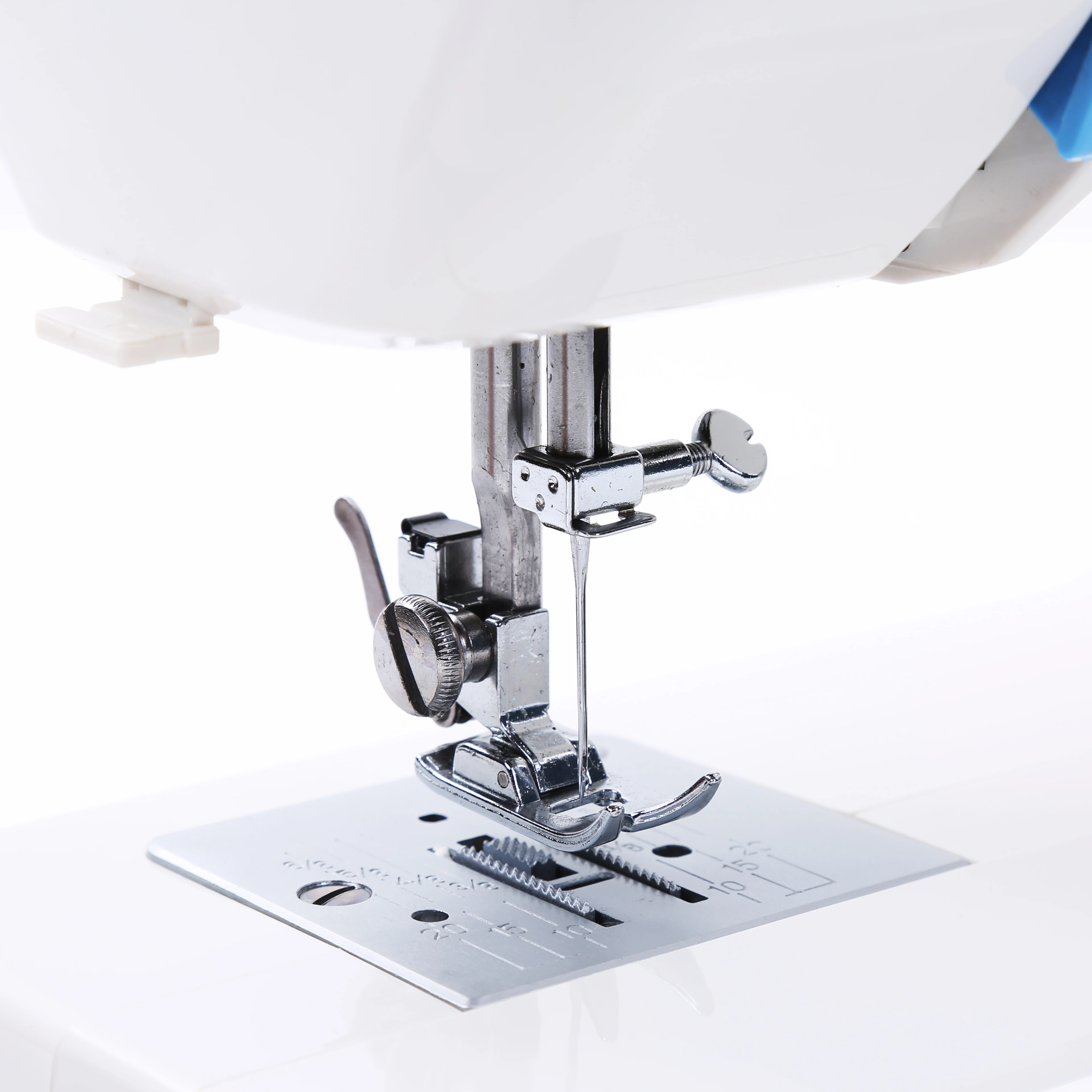 BAI housewife hand-held electric sewing machine built-in 12 kinds of stitches foldable handle | Дом и сад