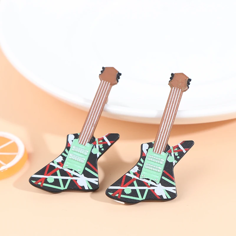 

Fashion 2Pcs Mini Guitar 1:12 Dollhouse Miniature Musical Instrument Guitar Doll Decor