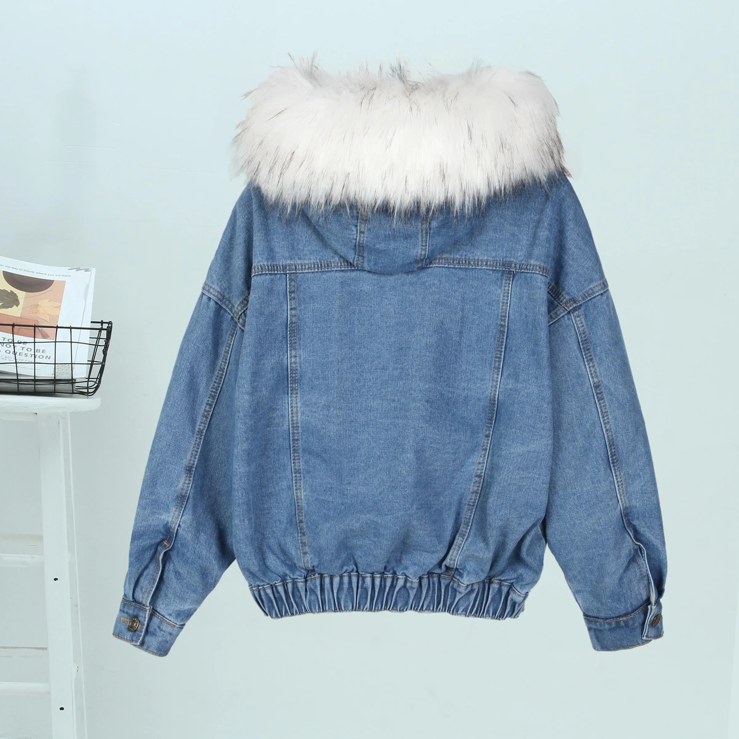 Женская утепленная джинсовая куртка из искусственного меха на флисе с капюшоном