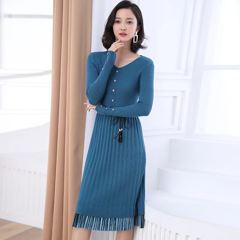 Женское трикотажное платье свитер длинное бархатное составного кроя с длинным