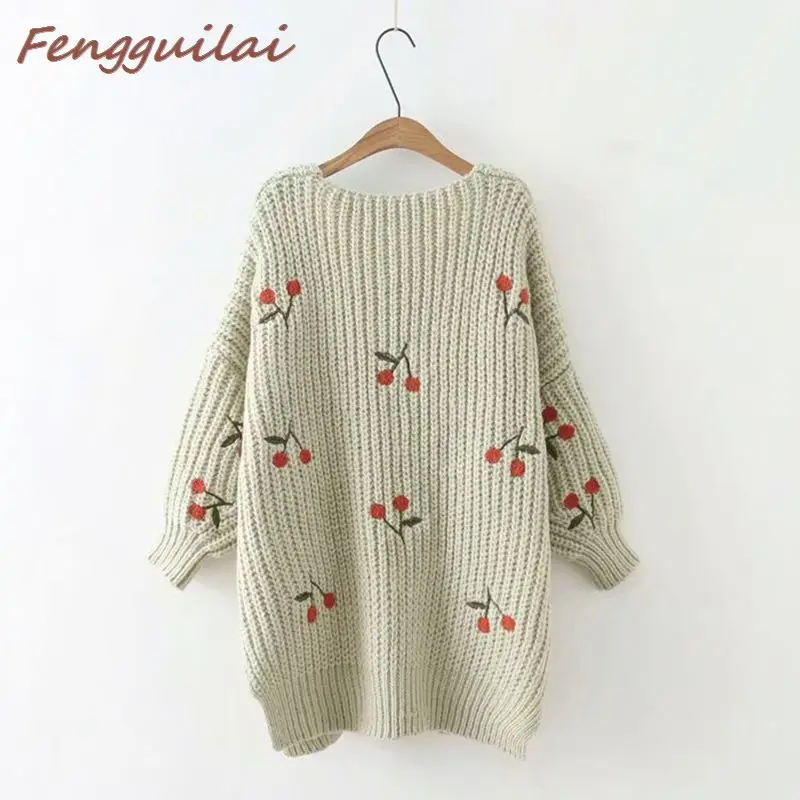 Свитер женский осенне-весенний вязаный с вышитым вишневым узором |