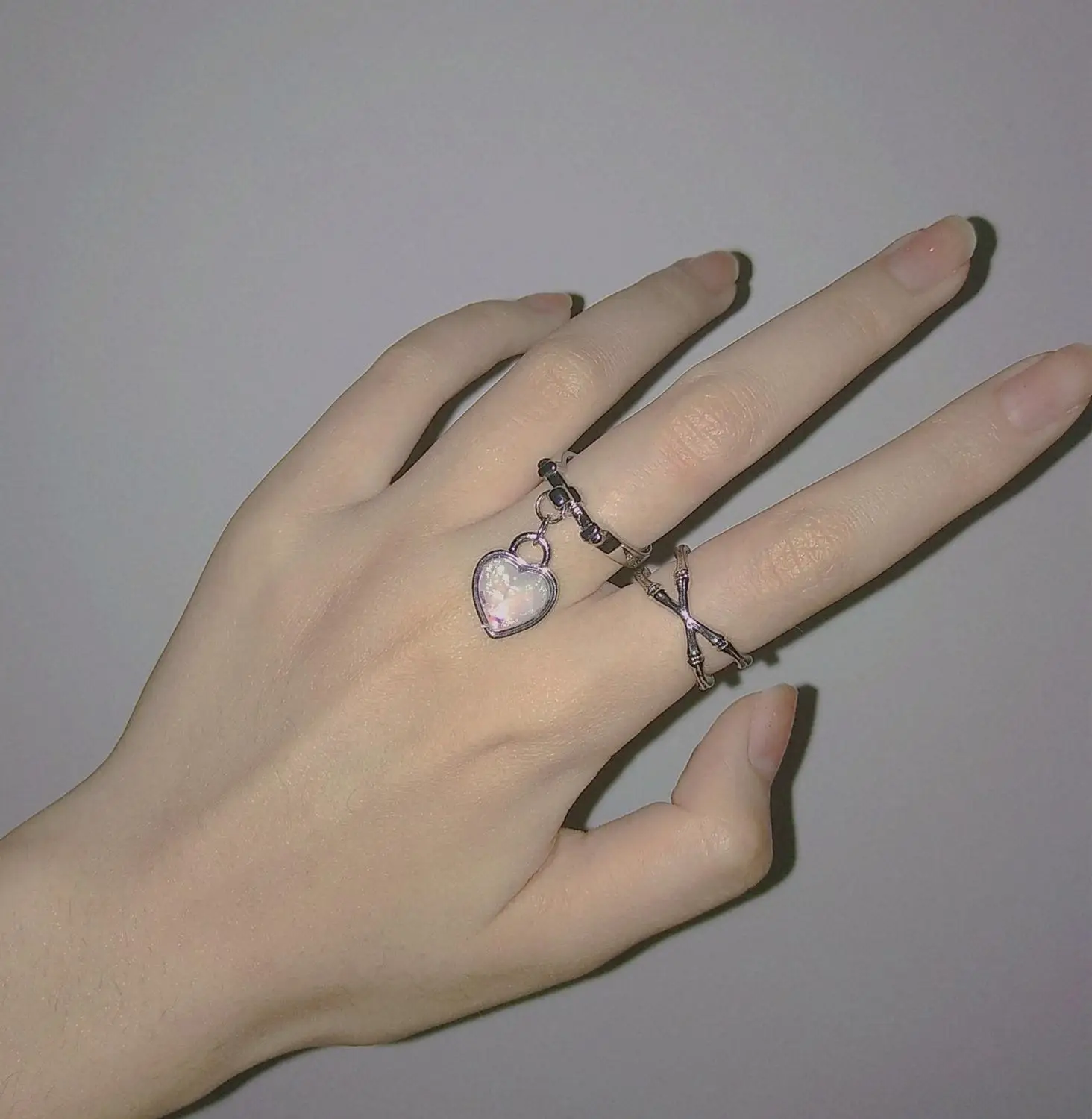 

2021 New Design Vintage Sequins Zircon Love Heart Belt Metal Pendant Rings for Women Index Finger Trendy Party Jewelry Gifts