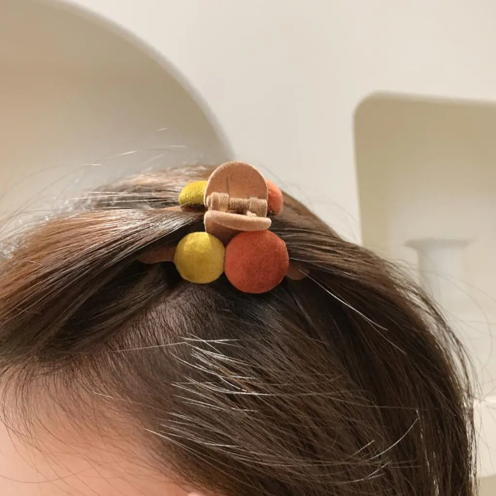 

Korean hairpin back head grabbing clip medium plate hair female hair clip headdress hair grab net red hairpin hair shark clip
