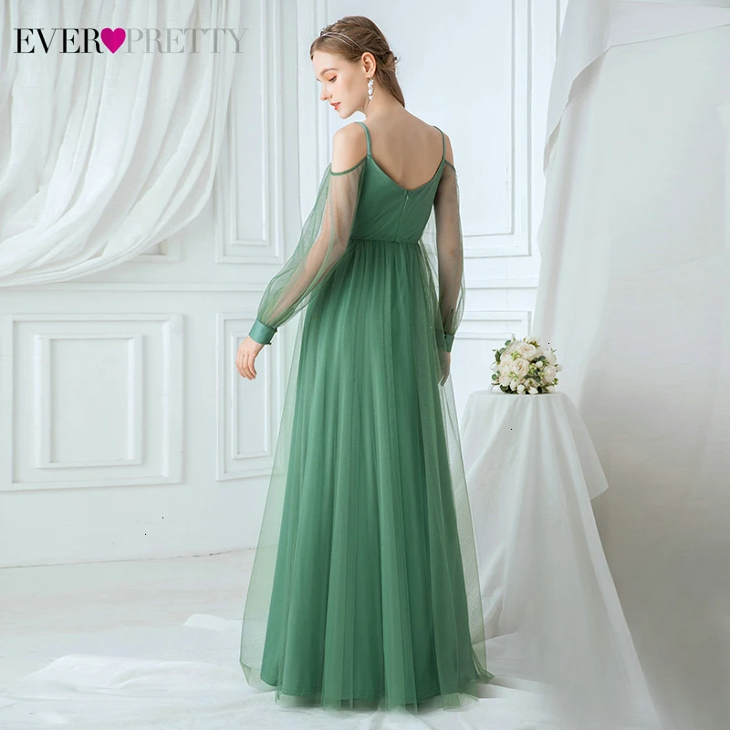 Платье женское ТРАПЕЦИЕВИДНОЕ на тонких бретельках с цветочной аппликацией |