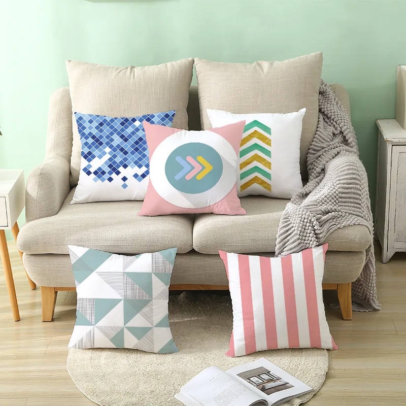 Чистый красный волнистый горошек с геометрическим рисунком принтами в полоску