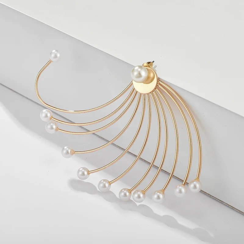 

Exaggerated irregular Pearl Earrings European and American temperament large fan Earrings single Earrings