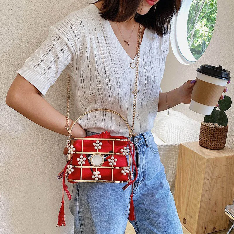 Женская вечерняя сумка в клетку металлическая рама ковш жемчужный Свадебный