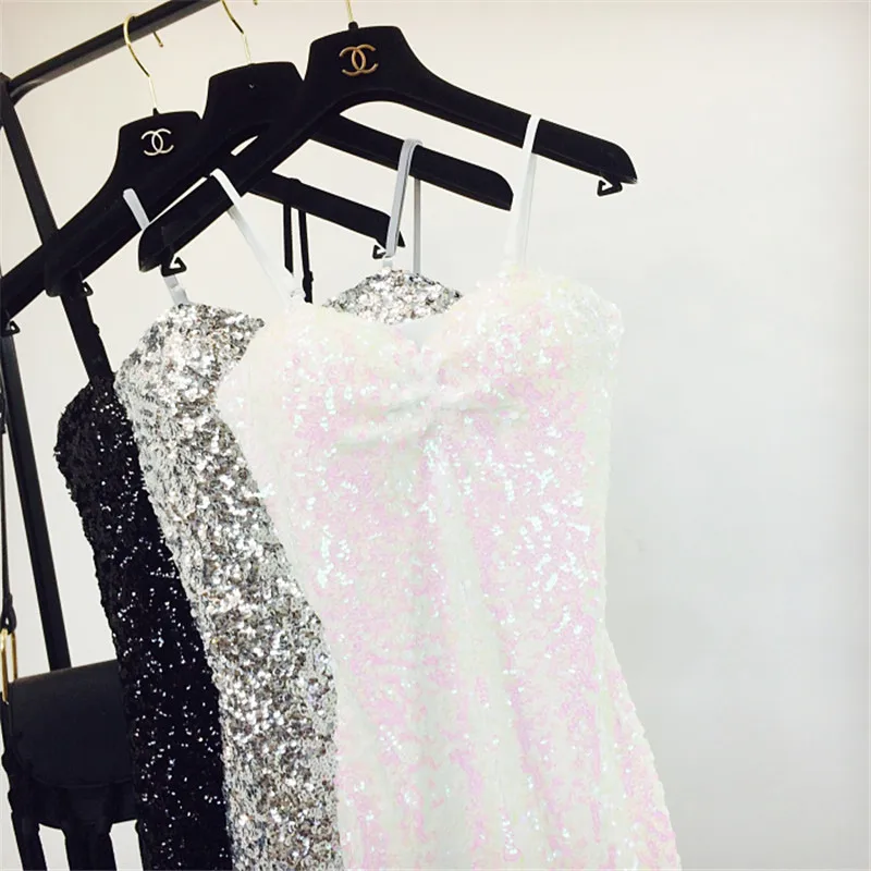 Соблазнительные туфли с серебряными блестками женское платье глубоким v