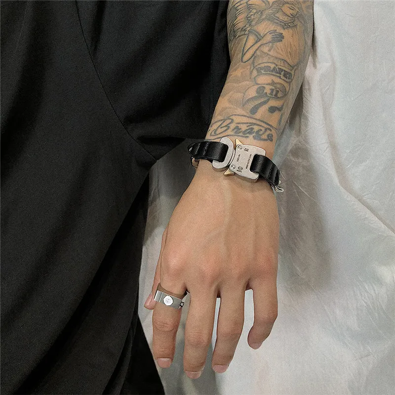 

Chain 2021ss ALYX Necklace Men Women Best Quality alyx Metal Button Bracelet belts
