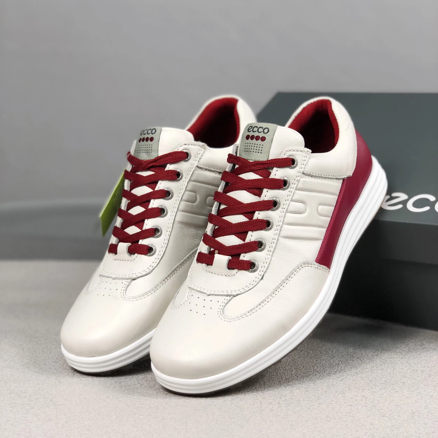 

Men's Golf Shoes Spikeless Junior Golf Tour Sneakers Male Athletics Training Sport Shoes Genuine Leather Golf Shoes White Black