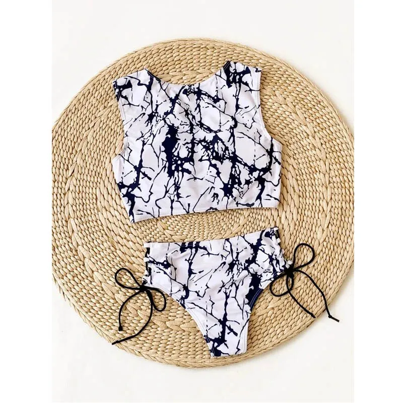 Новинка 2021 комплект бикини на бретелях-спагетти черные и белые купальники с