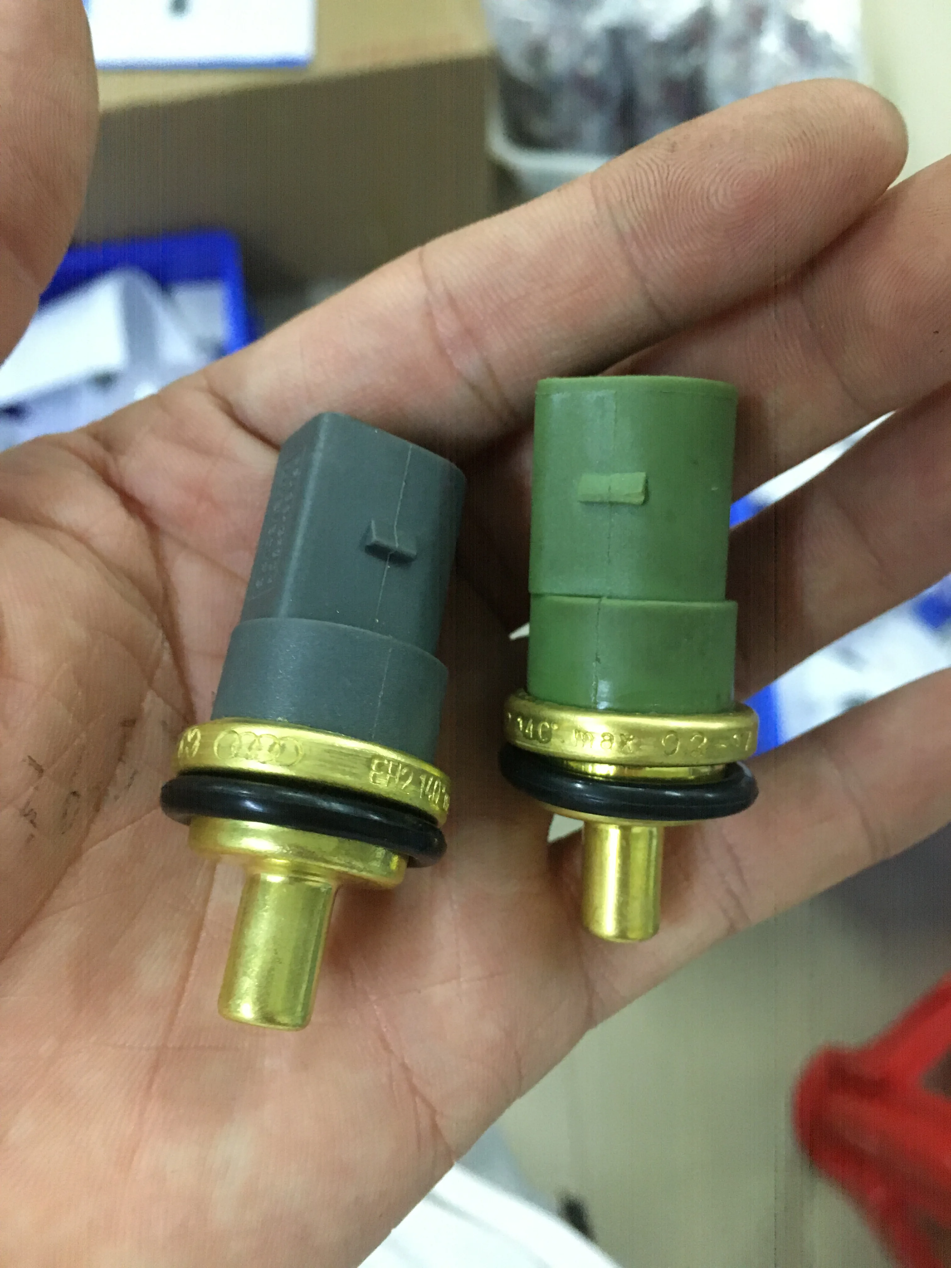 Датчик температуры охлаждающей жидкости 25x 06A919501A 06A919501 для AUDI Для VW GOLF SKODA FABIA OCTAVIA 2