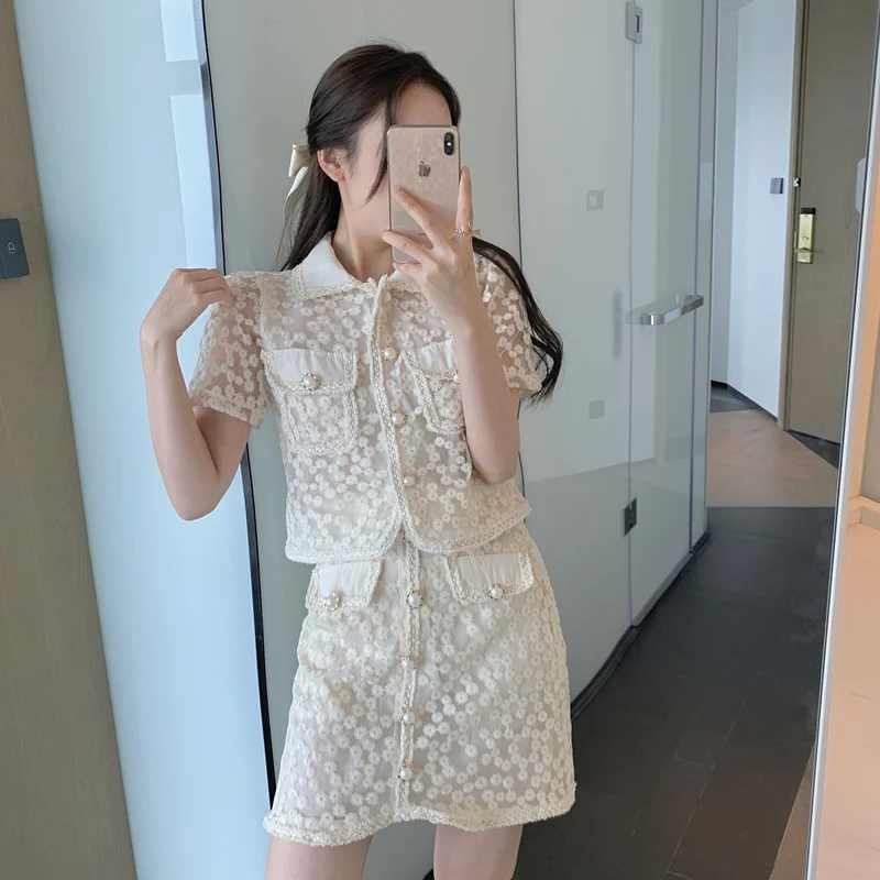 

CBAFU elegant women set summer floral embroidery chic lace 2 piece set A-Line mini skirt pearls button blouse see through N519