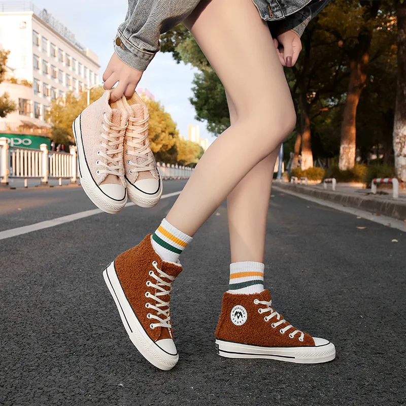 Женские теплые кроссовки на меху Повседневные высокие из флока плоской подошве