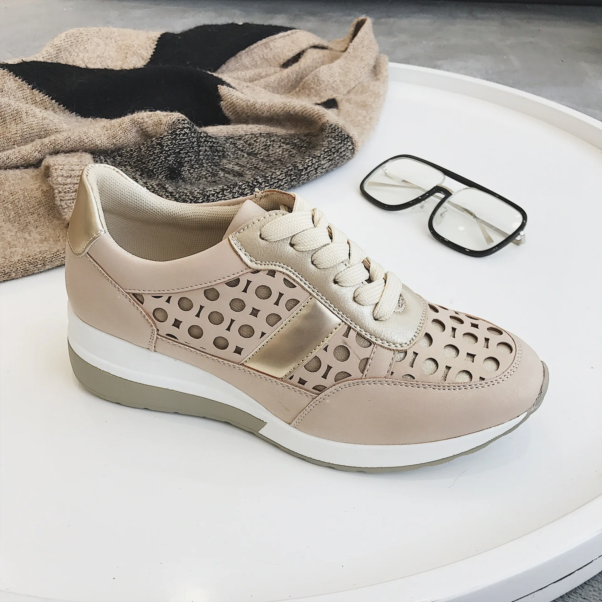 beige Женские кроссовки на плоской платформе; сезон осень-зима; брендовая дизайнерская Повседневная легкая женская обувь; дизайн в горошек - Цвет: beige