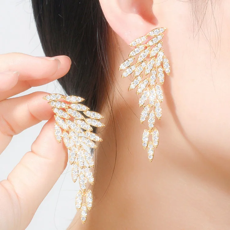 Женские винтажные серьги Pera длинные в форме крыла с кубическим цирконием 18