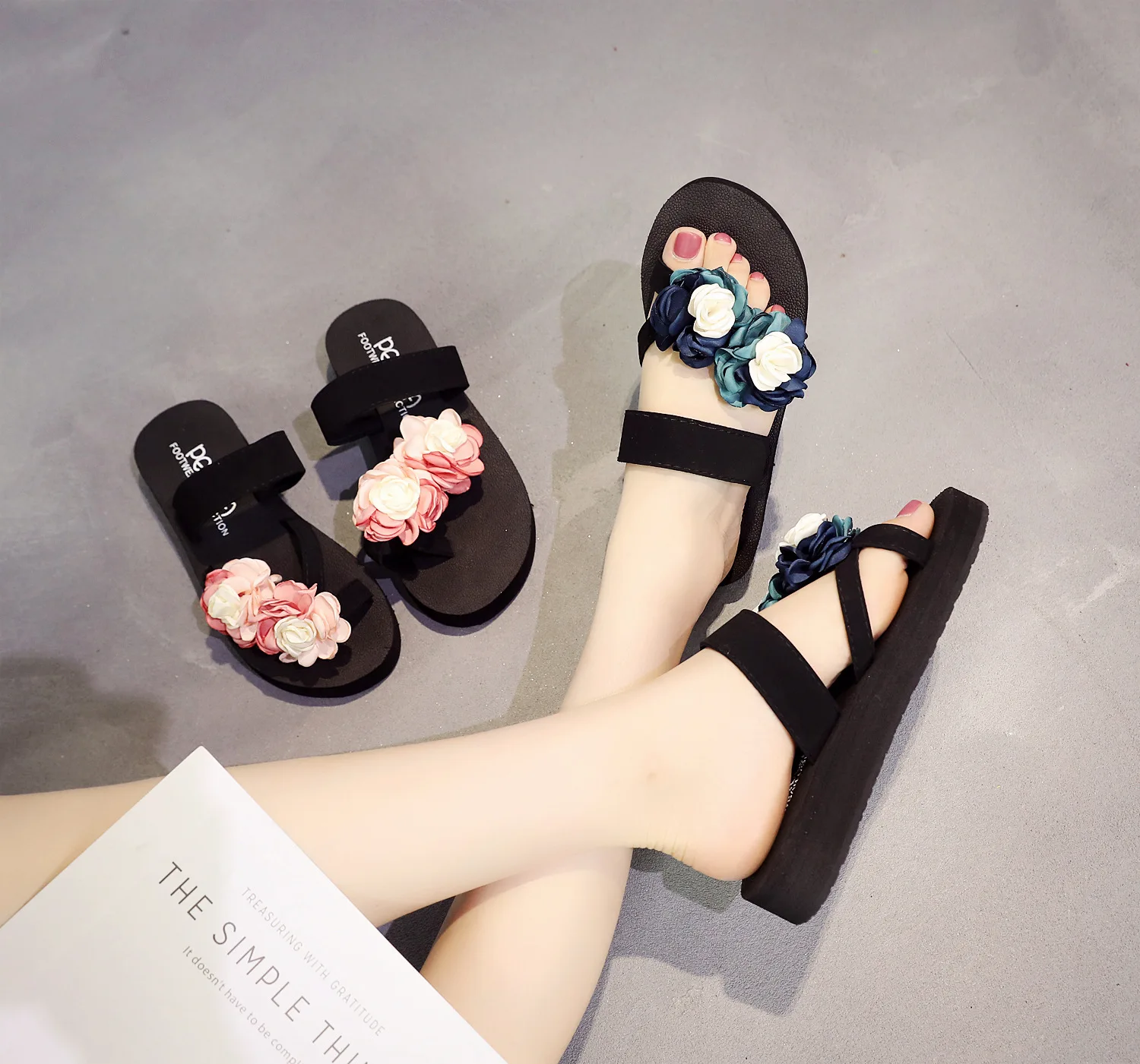 Шлепанцы женские с шелковой подкладкой уличные сандалии на танкетке пляжная