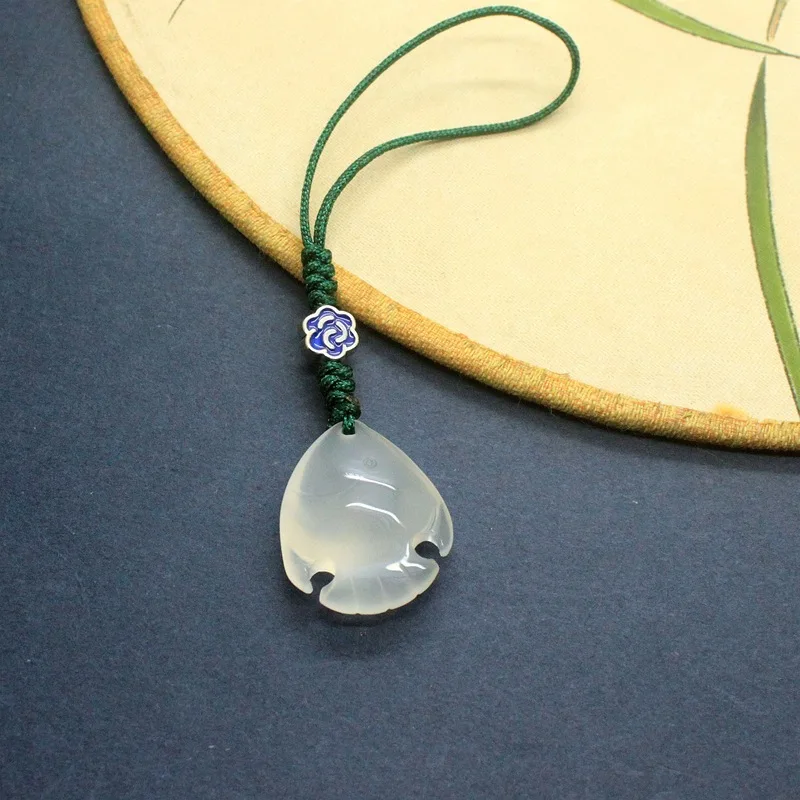 

Natural white chalcedony clownfish phone chain car keychain pendant agate phone chain pendant gift original new cute keychain