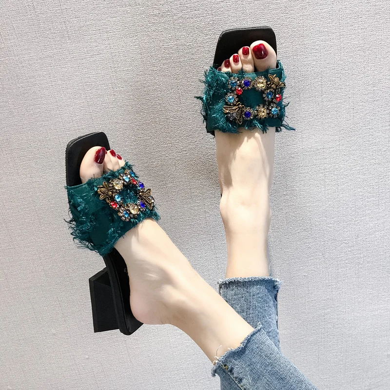 Шлепанцы женские на толстом квадратном каблуке с открытым носком яркие