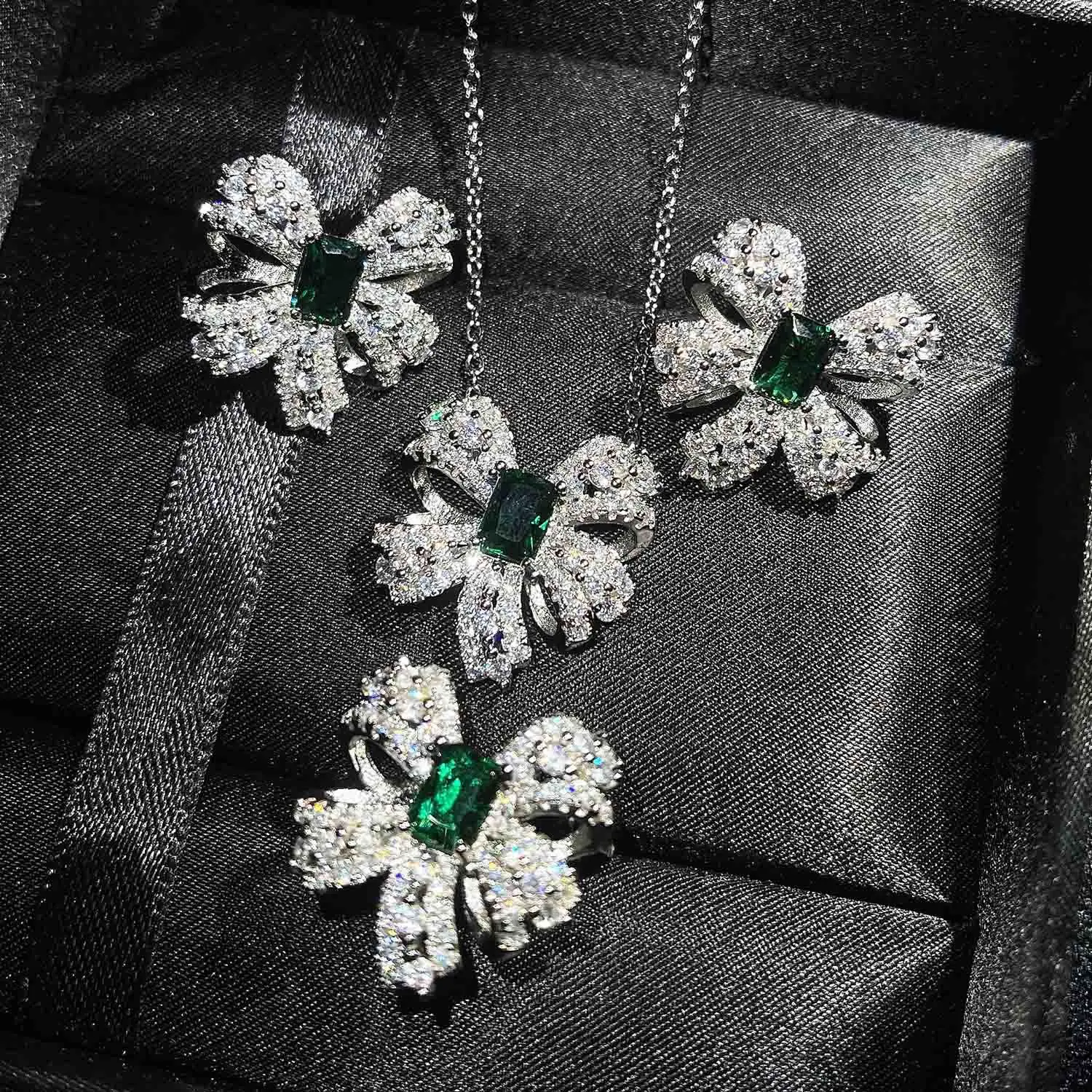 

Asscher Colombia Emerald Gemstone Luxury Jewelry for Women 925 Sterling Silver Bow Ring Necklace Earrings Designer Jewelry Sets