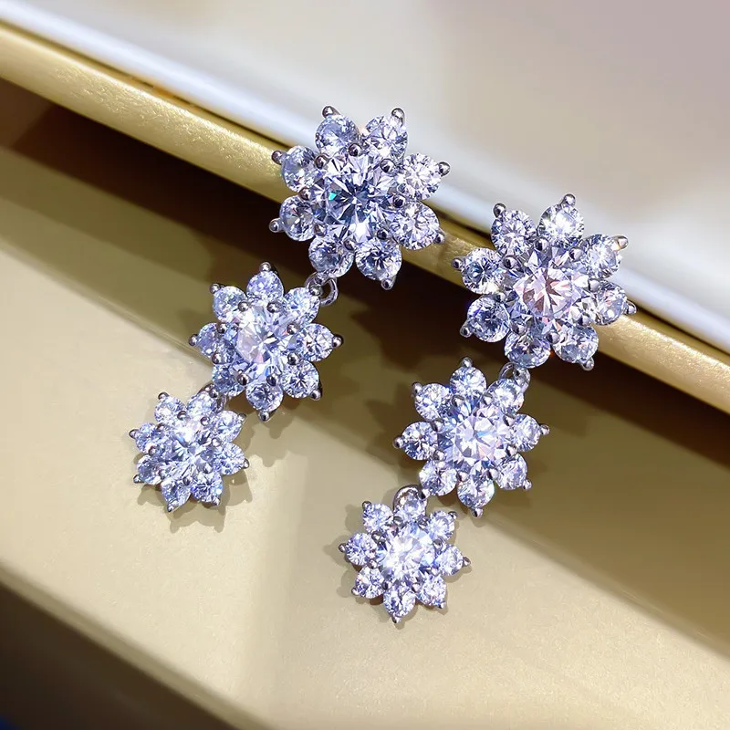 

Huitan Chic 3 Flowers Dangle Earrings with Crystal AAA Cubic Zirconia Romantic Women's Earrings for Party Wedding Trendy Jewelry