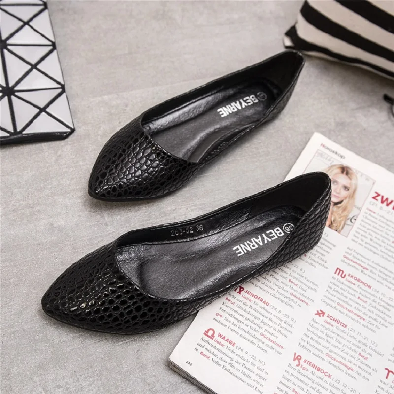 Женские Замшевые балетки на плоской подошве с острым носком без застежки