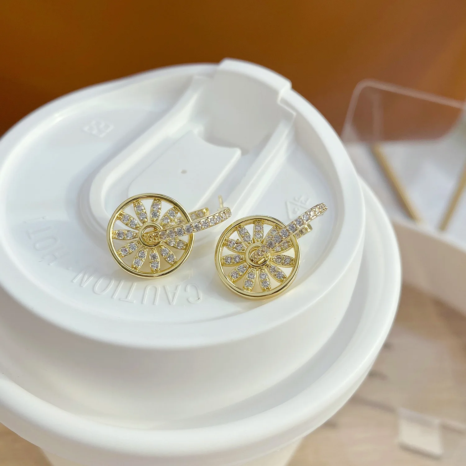 

New Design 14K Gold Plated Plated Pierced Leaves Stud Earrings For Women Luxury Jewelry Zircon Earrings