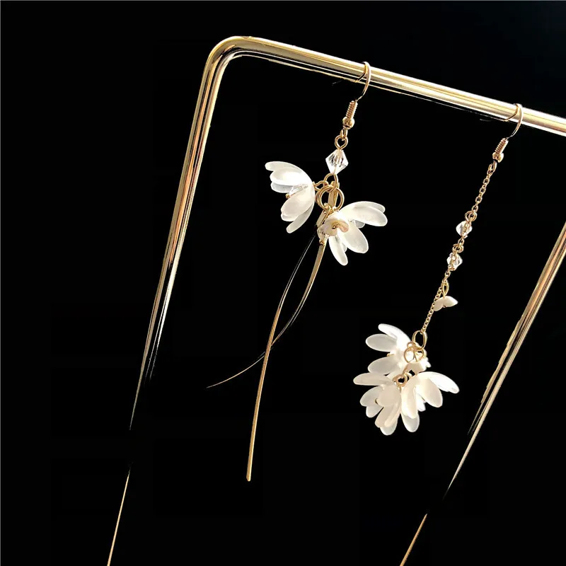 

Shamir Xiangyang Says Fairy Temperament Iong Acrylic Ear Hook Flower Crystal Asymmetric Tassel Earrings Girl Jewelry Gifts