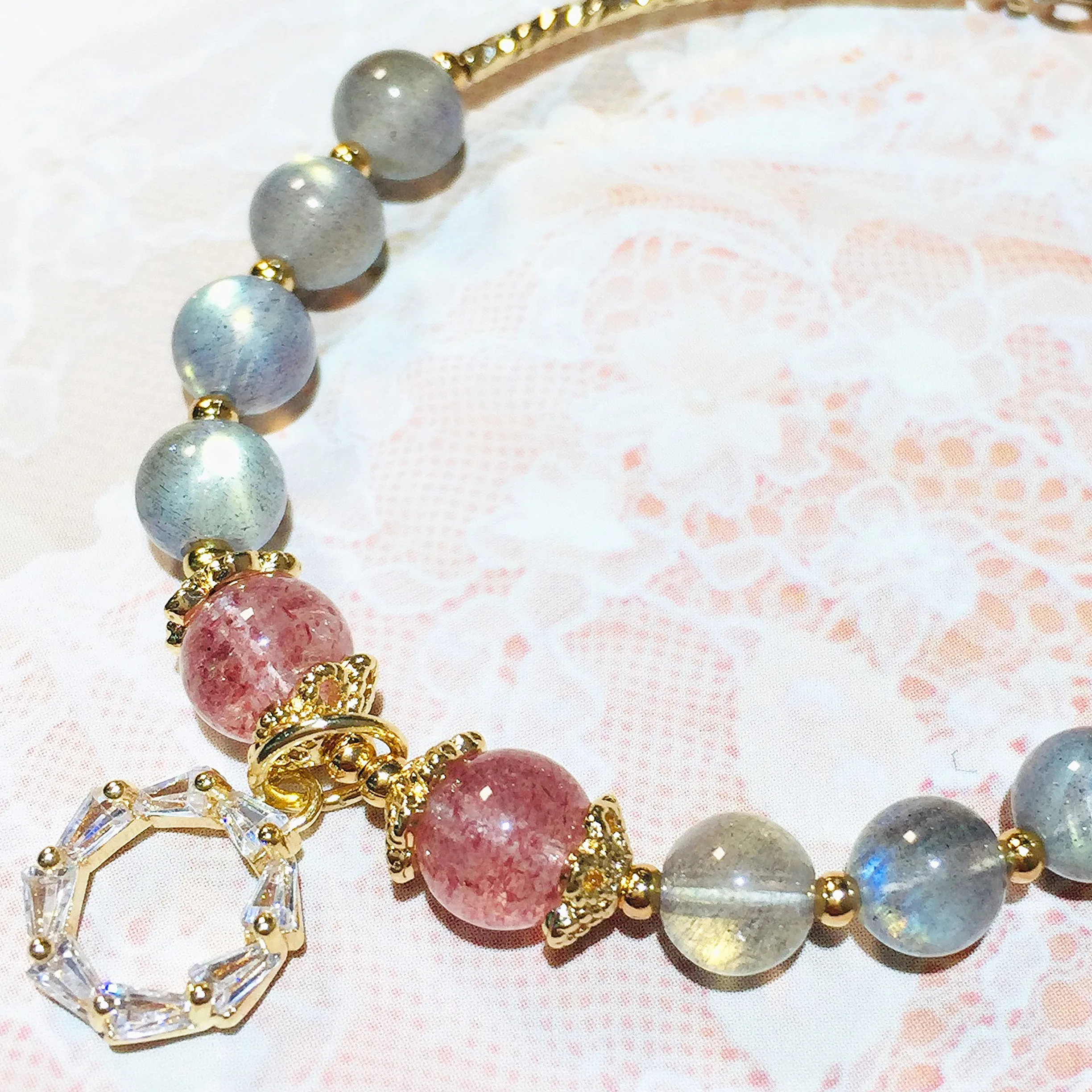 

Natural Stone Labradorite Strawberry Bracelets Gemstone Charm Loose Beads Healing Energy Bracelet for Women Men Yoga Jewelry