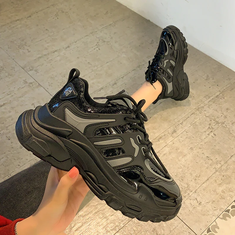 

Women's fashionable sneakers