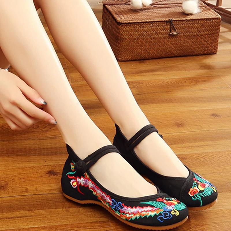 Женская обувь на плоской подошве; сезон весна-лето; Size35-43; Винтажная обувь с цветочной вышивкой; Женская Повседневная тканевая танцевальная обувь в китайском стиле