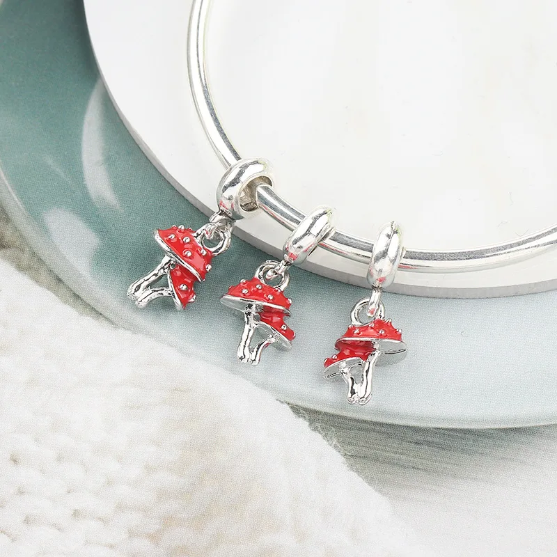 Симпатичные шармы в виде грибов подвеска сделай сам браслет бисер изготовление